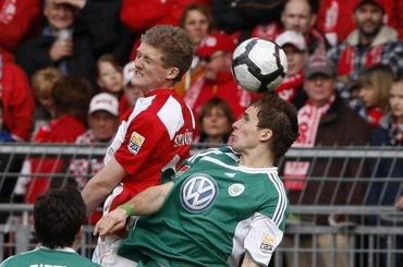 Pekarik peter wolfsburg mainz hlavicka suboj marec 2010