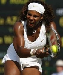 Serena williamsova odvracia lopticku