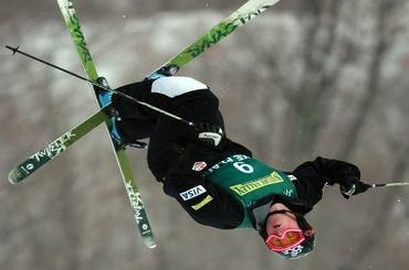 V akrobatickom lyžovaní o šesť medailových sád a s premiérou skikrosu