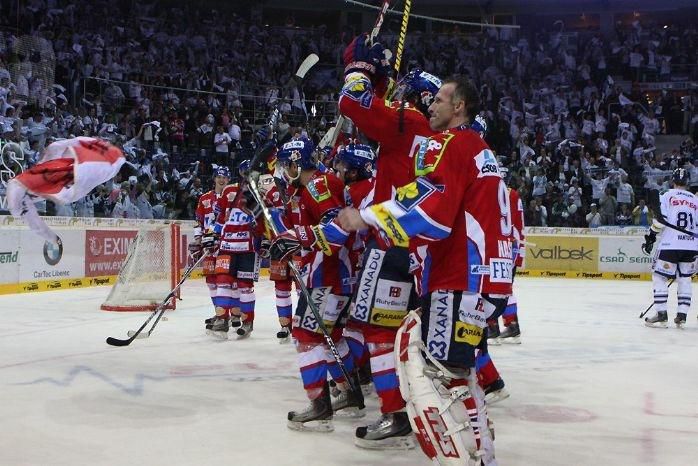 Hasek pardubice radost postup do finale  hcpce.cz