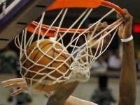 Basketbal lopta sietka ruky