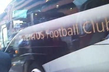 Autobus Juventusu Turín pod paľbou vlastných fanúšikov