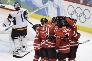 Čaká nás štvrťfinálový hokejový šláger Kanada - Rusko