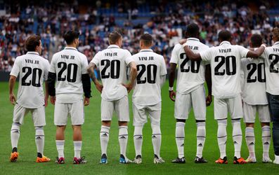 Hráči Realu Madrid pred zápasom vyjadrili podporu Viniciusovi Juniorovi