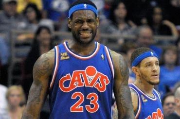 NBA: LeBron James si už netrúfa nosiť Jordanovu „23“