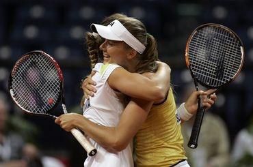 Rybarikova hantuchova fedcup 2010 objatie