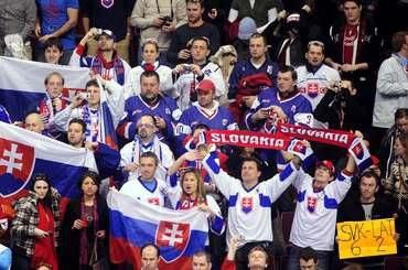 Slováci sa chystajú sledovať duel s Kanadou na námestiach
