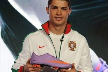 Ronaldo ukazuje novu kopacku  nikemedia.com