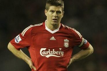 Gerrard liverpool ruky v bok ufff