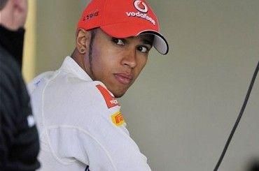 Pole position pre Hamiltona, ukončil šnúru Red Bullu