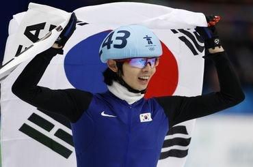 Na krátkej dráhe druhé zlato pre Lee Jung-sua