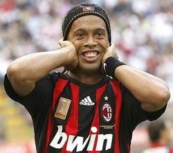 Ronaldinho ac milano grimasa