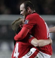 Rooney a fletcher manchester united objatie