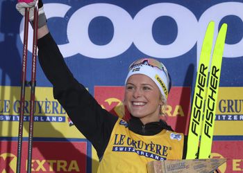 Tour de Ski: Švédka Karlssonová triumfovala v stíhacích pretekoch, upevnila si vedenie