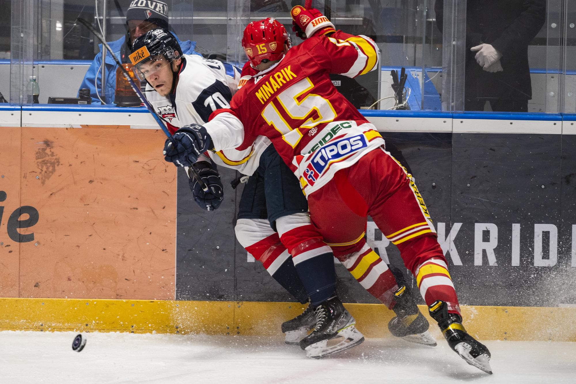 Adam Lukošík (Slovan) a Jakub Minárik (Dukla)