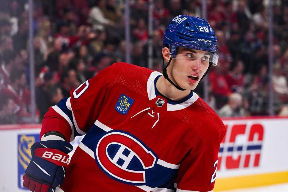 Juraj Slafkovský počas zápasu Montrealu Canadiens s Torontom Maple Leafs.