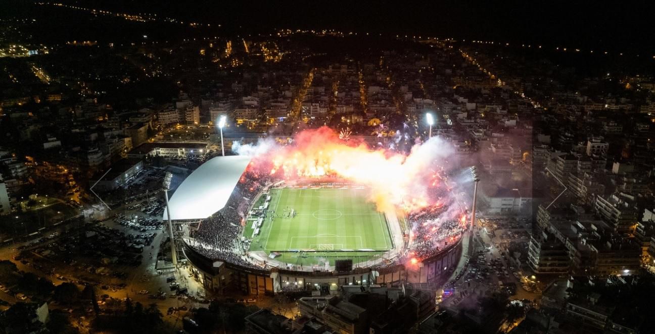 Jedna z najlepších atmosfér, akú kedy zažil. Tak charakterizoval Ivan Kružliak duel FC PAOK – FC Olympiakos (0:0) na známom štadióne Toumba. Táto snímka hovorí za všetko.