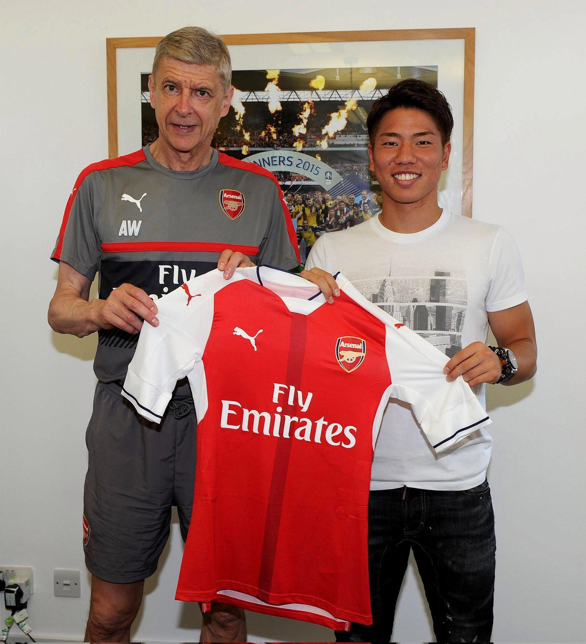 Arséne Wenger a Takuma Asano