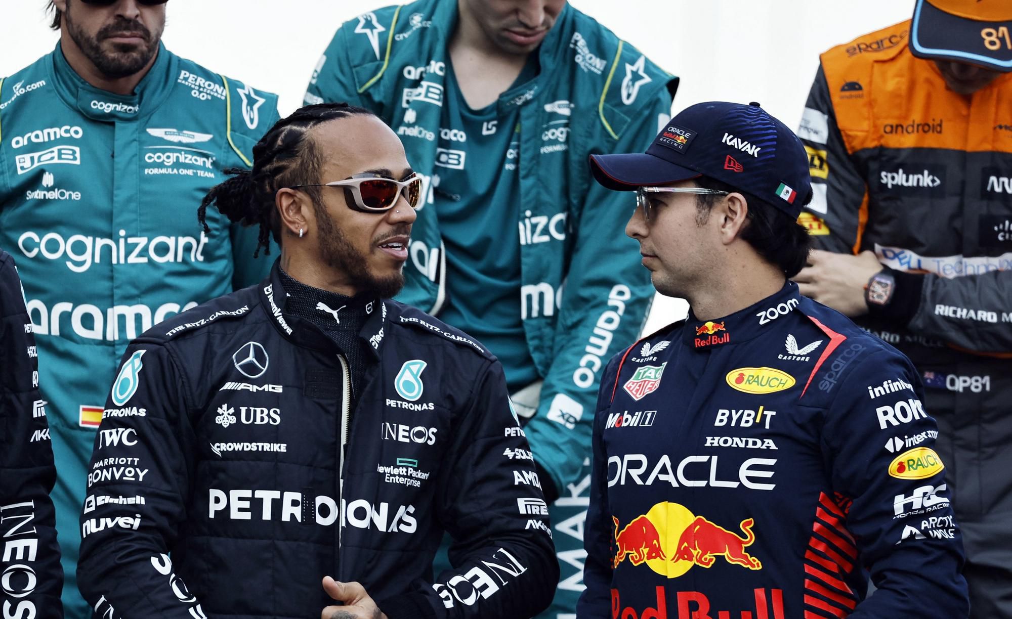 Lewis Hamilton a Sergio Perez