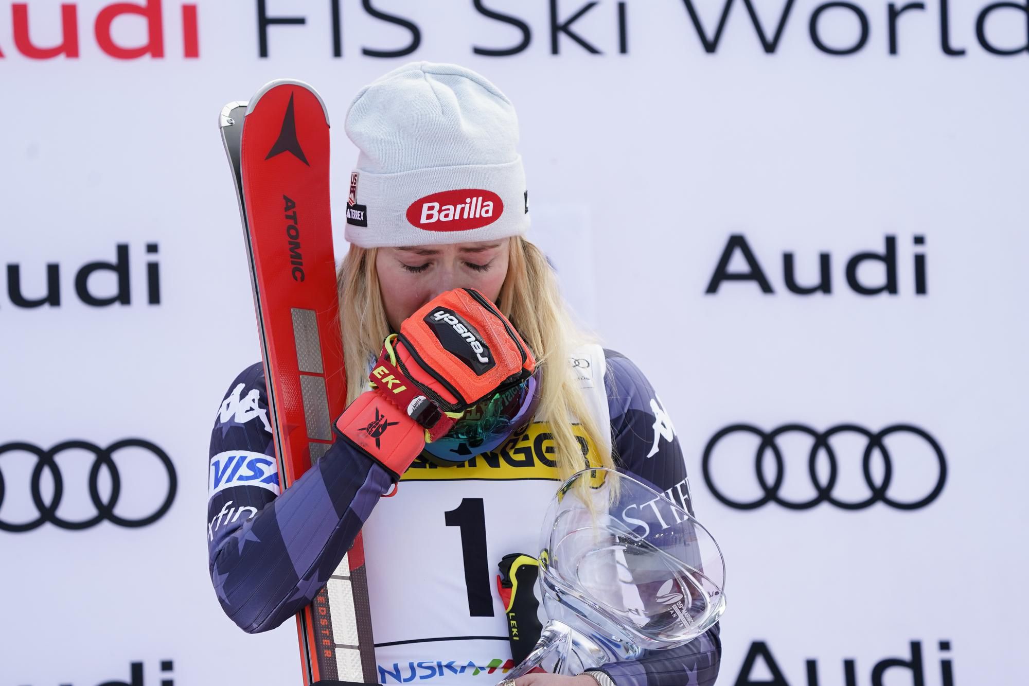 Mikaela Shiffrin Overcomes Adversity To Triumph In World Cup Skiing At ...