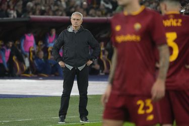 Jose Mourinho neuspel s odvolaním, derby si pozrie z tribúny