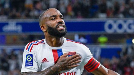 Lacazette zariadil víťazstvo Lyonu. Lille stratilo body, Marseille úspešné v prestrelke