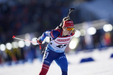 Biatlon - Paulína Bátovská Fialková dnes bojuje v pretekoch s hromadným štartom