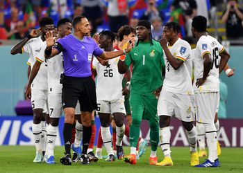 MS vo futbale 2022: Za prehru Ghany môže rozhodca, tvrdí tréner. Vraj to bol špeciálny darček