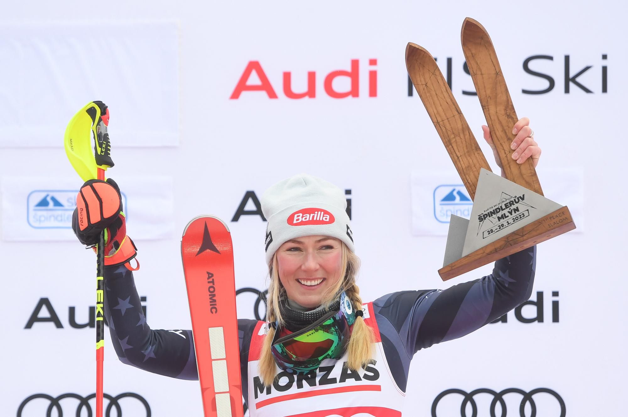 Mikaela Shiffrinová oslavuje víťazstvo v slalome Svetového pohára v Špindlerovom Mlyne