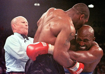 Box: Zomrel rozhodca, ktorý viedol legendárny zápas Tysona s Holyfieldom