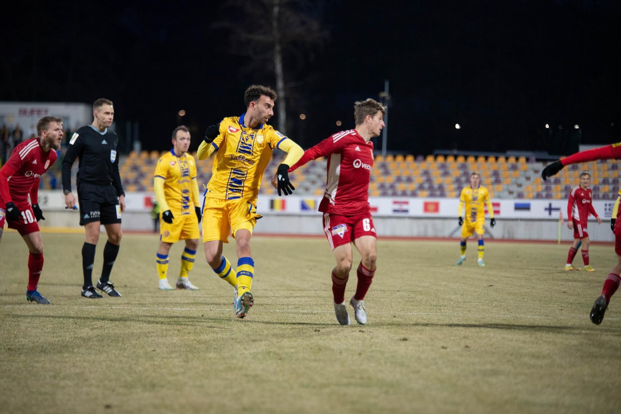 Zápas Dukly Banská Bystrica s DAC Dunajská Streda, Martin Dohál v pozadí