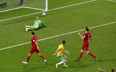 MS vo futbale 2022: Dánsko premárnilo šancu na postup, zo skupiny prekĺzli Austrálčania