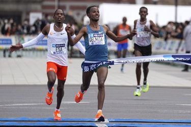 Dominancia Etiópčanov na tokijskom maratóne, medzi ženami uspela Wanjiruová