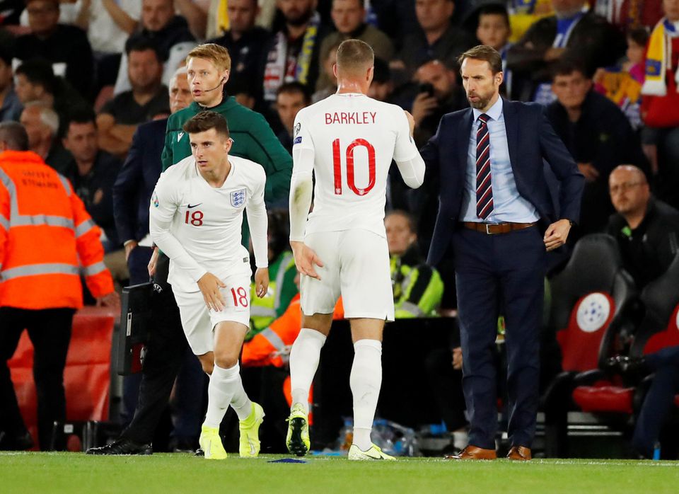 Tréner Anglicka Gareth Southgate pri striedaní.