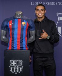Bude úspešný ako jeho otec? Ronaldinhov syn podpísal s FC Barcelona