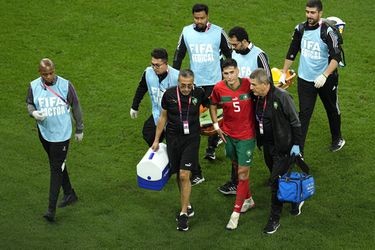 MS vo futbale 2022: Marocký stopér podstupuje intenzívnu liečbu, aby stihol štvrťfinále