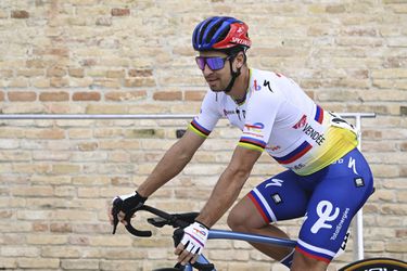 Tirreno-Adriatico: Peter Sagan v kopcovitej etape šetril sily, Roglič opäť víťazne
