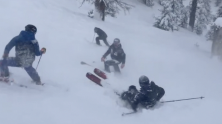 Keď sa profi lyžiari bláznia na neupravenom svahu. Hviezdy ukázali svoje schopnosti