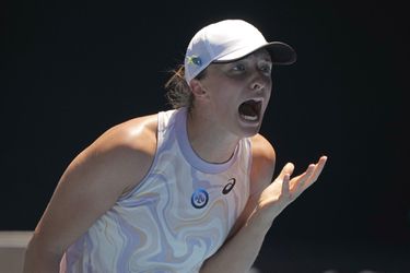 Australian Open: Osemfinálové prekvapenie. Svetová jednotka skončila na rakete Rybakinovej