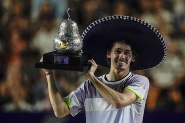 ATP Acapulco: Austrálčan De Minaur zvládol trojsetovú bitku vo finále