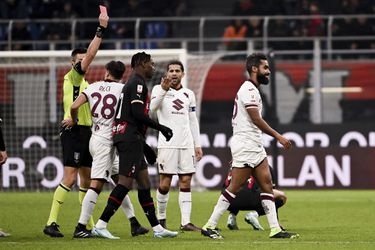 Coppa Italia: Futbalisti AC Miláno nevyužili presilovku a s pohárom sa lúčia