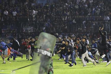 Po katastrofe na futbalovom zápase v Indonézii padli prvé tresty
