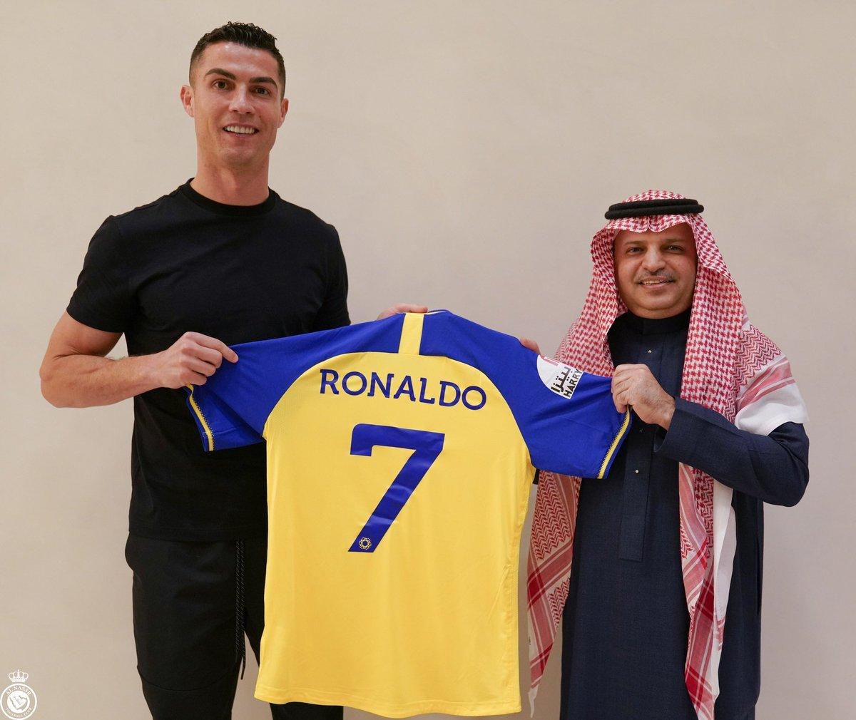 Cristiano Ronaldo podpísal s Al-Nassr FC
