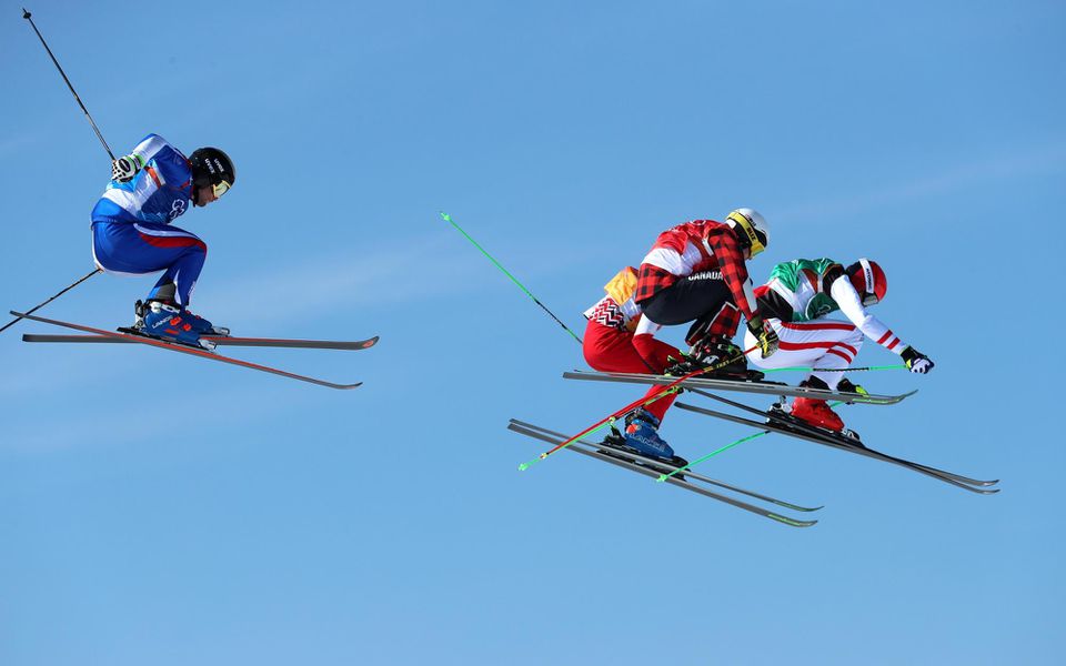 Akrobatické lyžovanie skikros muži.