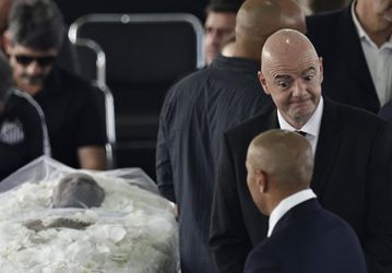 Prezident FIFA je zdesený. Infantino nechápe kritiku za selfie pri rakve Pelého