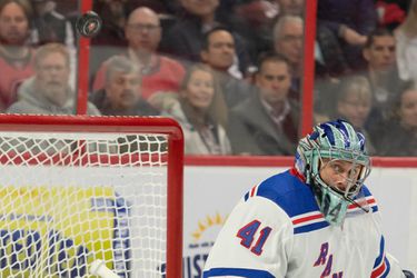 Slováci v NHL: Slafkovskému stačilo 10 sekúnd, Haláka potopili nedisciplinovaní spoluhráči
