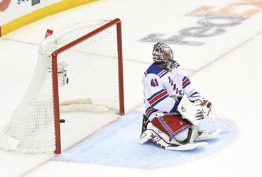 Slováci v NHL: Halák predviedol bravúrny zákrok, ktorým zachránil bod. Kelemen sa vrátil