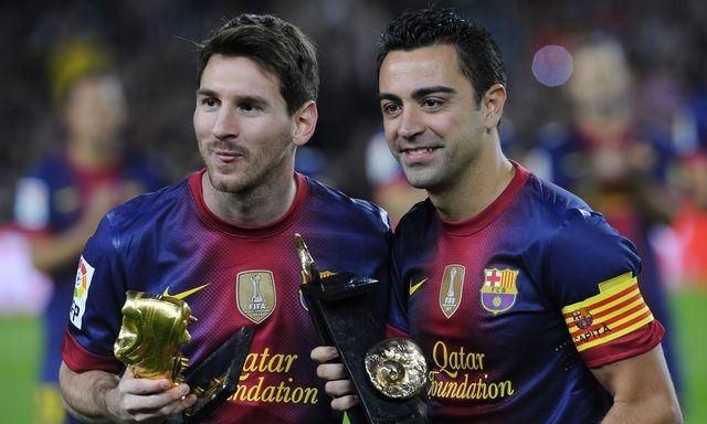 Lionel messi a xavi hernandez barcelona trofeje sita