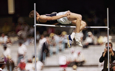 Zomrel olympijský víťaz v skoku do výšky Dick Fosbury