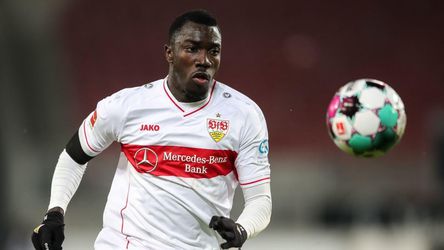 Vedenie VfB Stuttgart predĺžilo kontrakt s konžským útočníkom